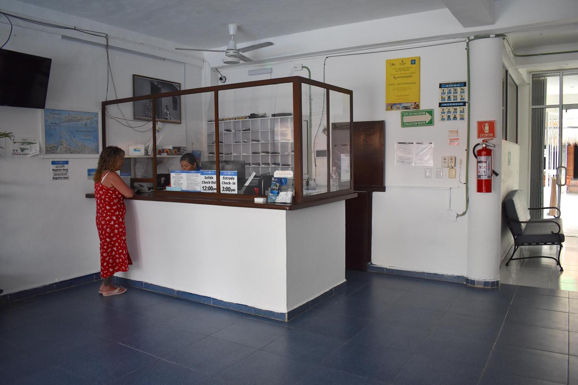 Hotel Plaza Almendros, Isla Mujeres Luaran gambar